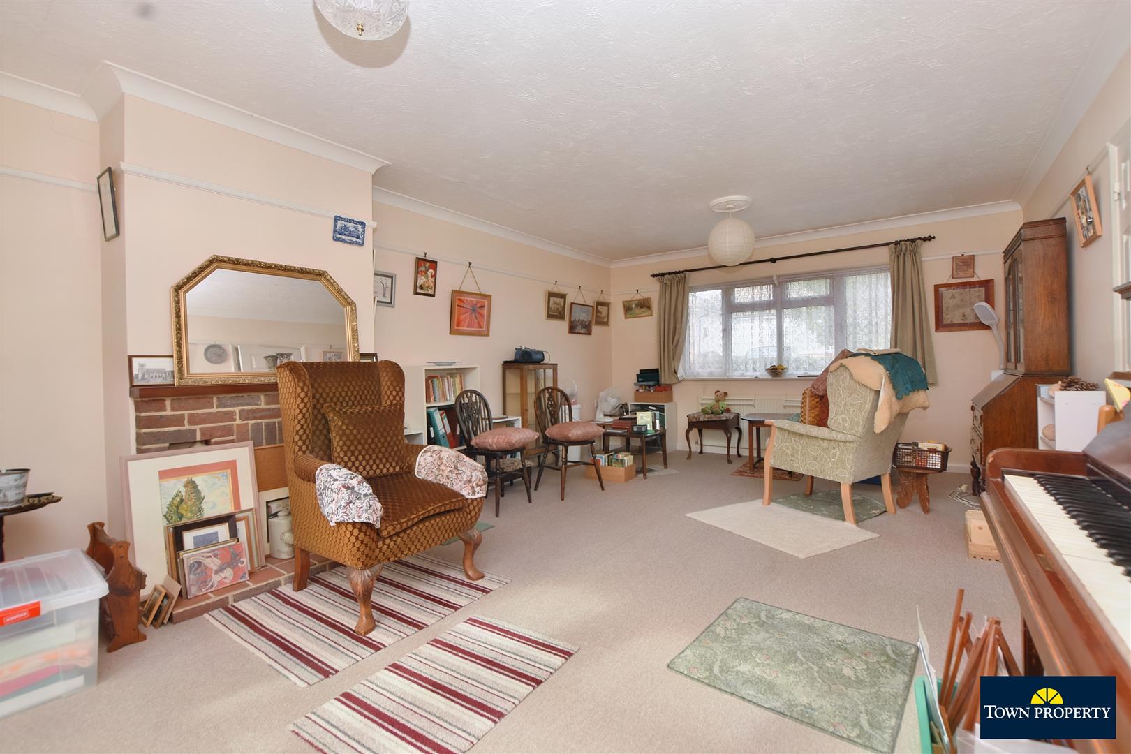 Property Details for Willow Drive Polegate BN26 5DN Town Property Estate Agents. Polegate